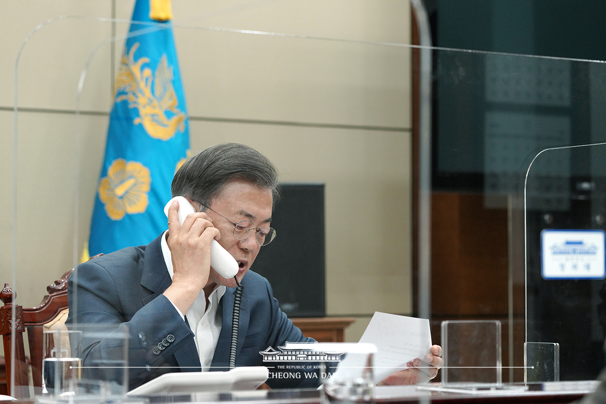 Speaking by phone to Prime Minister Narendra Modi of the Republic of India from Cheong Wa Dae