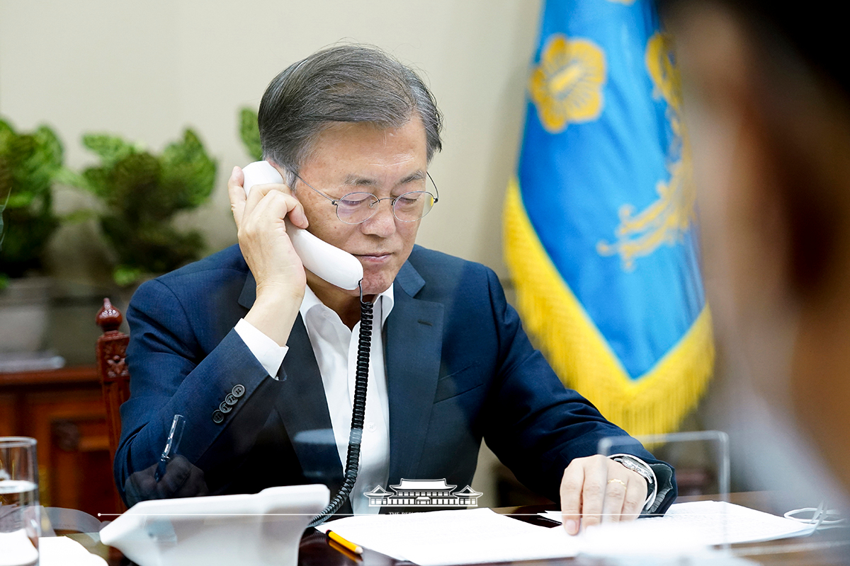 Speaking by phone to Prime Minister Tan Sri Muhyiddin Yassin of Malaysia from Cheong Wa Dae