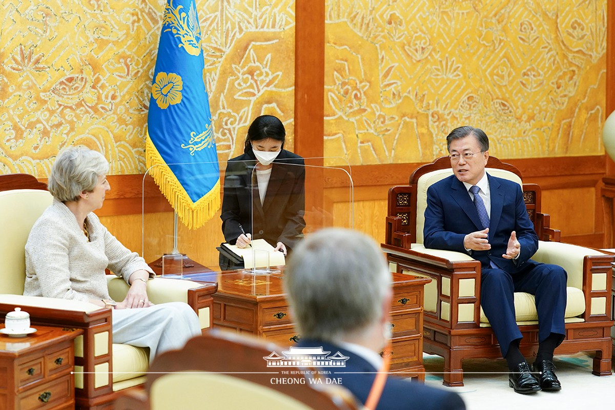 Meeting with former Prime Minister of the United Kingdom Theresa May at Cheong Wa Dae 