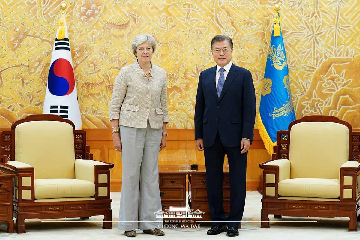 Meeting with former Prime Minister of the United Kingdom Theresa May at Cheong Wa Dae 