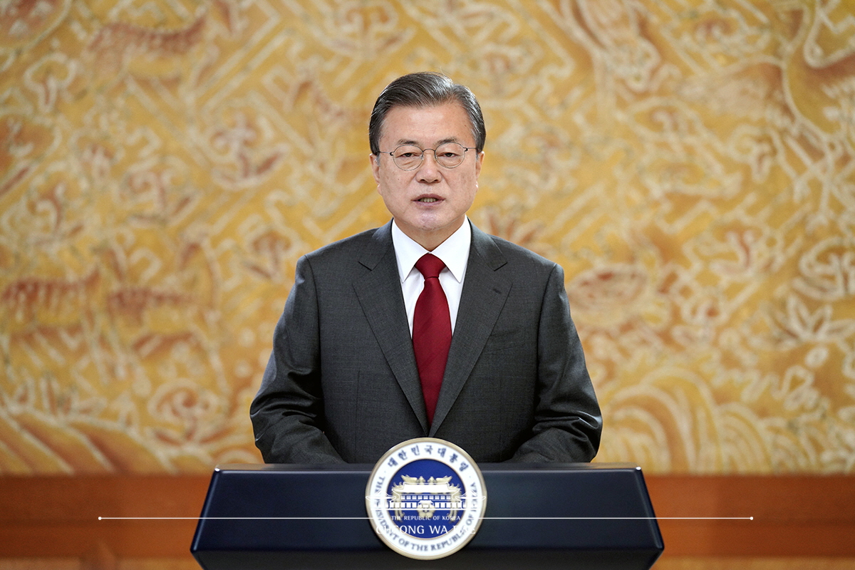 Delivering a congratulatory message to commemorate the 60th anniversary of the signing of the OECD Convention