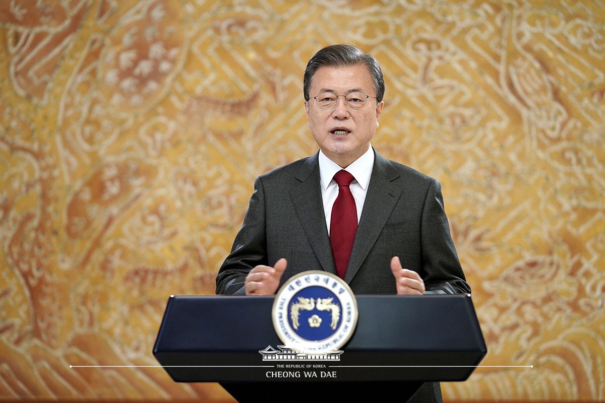 Delivering a congratulatory message to commemorate the 60th anniversary of the signing of the OECD Convention