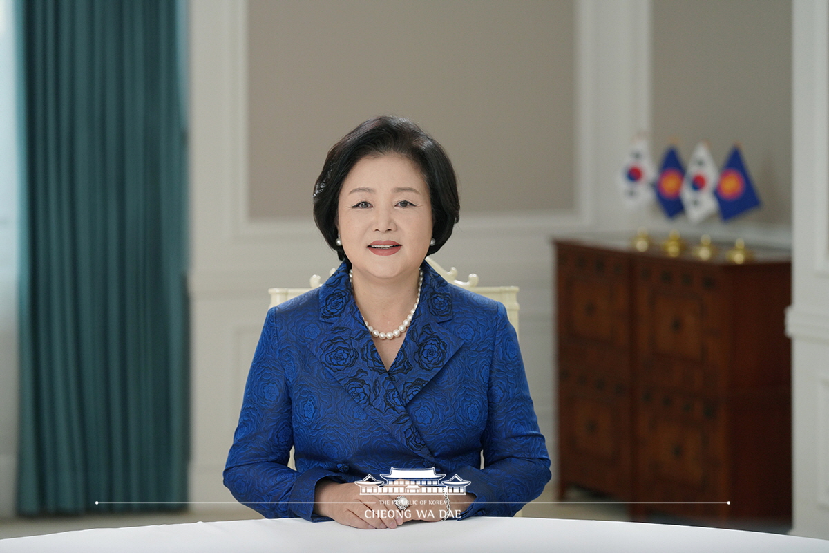 First Lady Kim Jung-sook delivering congratulatory remarks for the 2020 ASEAN-Korea Youth Summit from Cheong Wa Dae