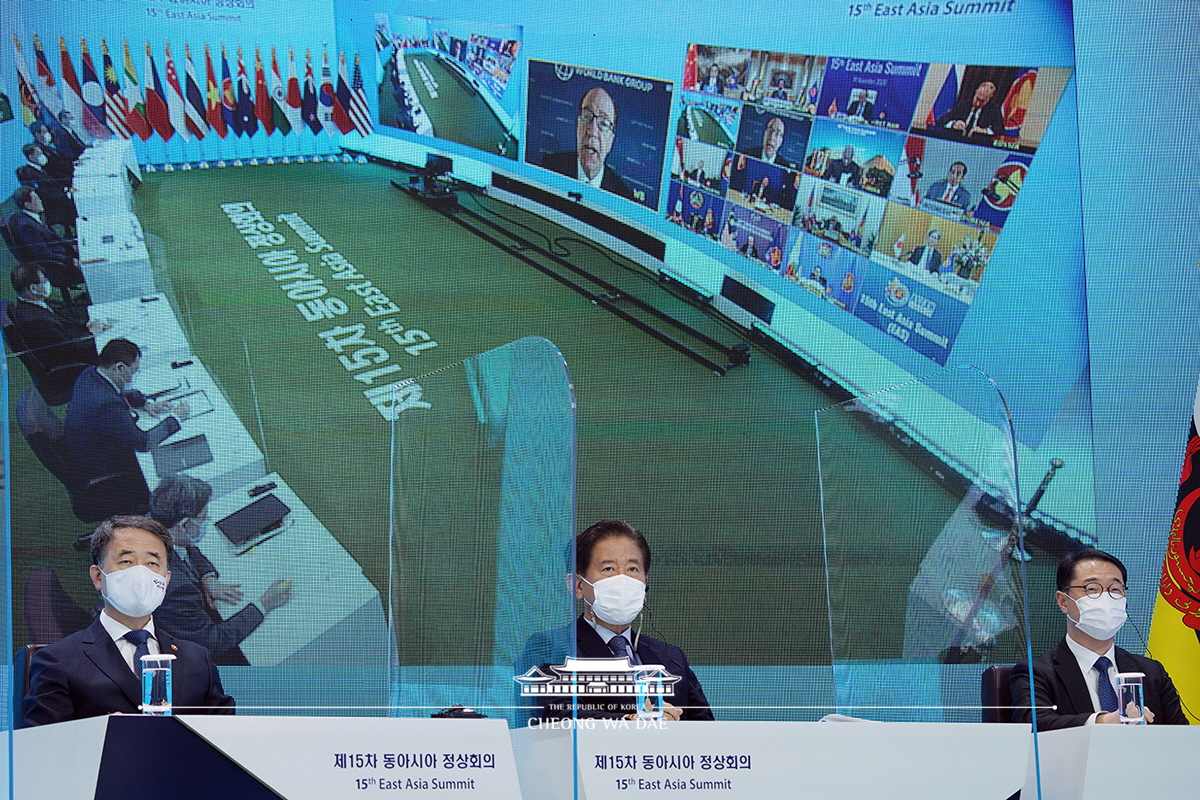 Attending the 15th East Asia Summit via video conferencing from Cheong Wa Dae