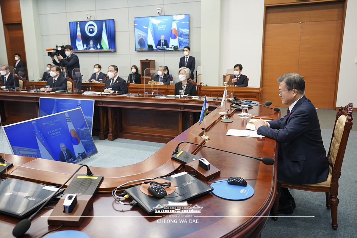 Attending the Korea-Uzbekistan videoconference summit from Cheong Wa Dae