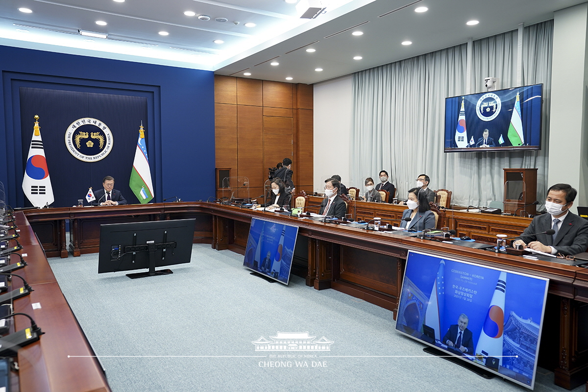 Attending the Korea-Uzbekistan videoconference summit from Cheong Wa Dae