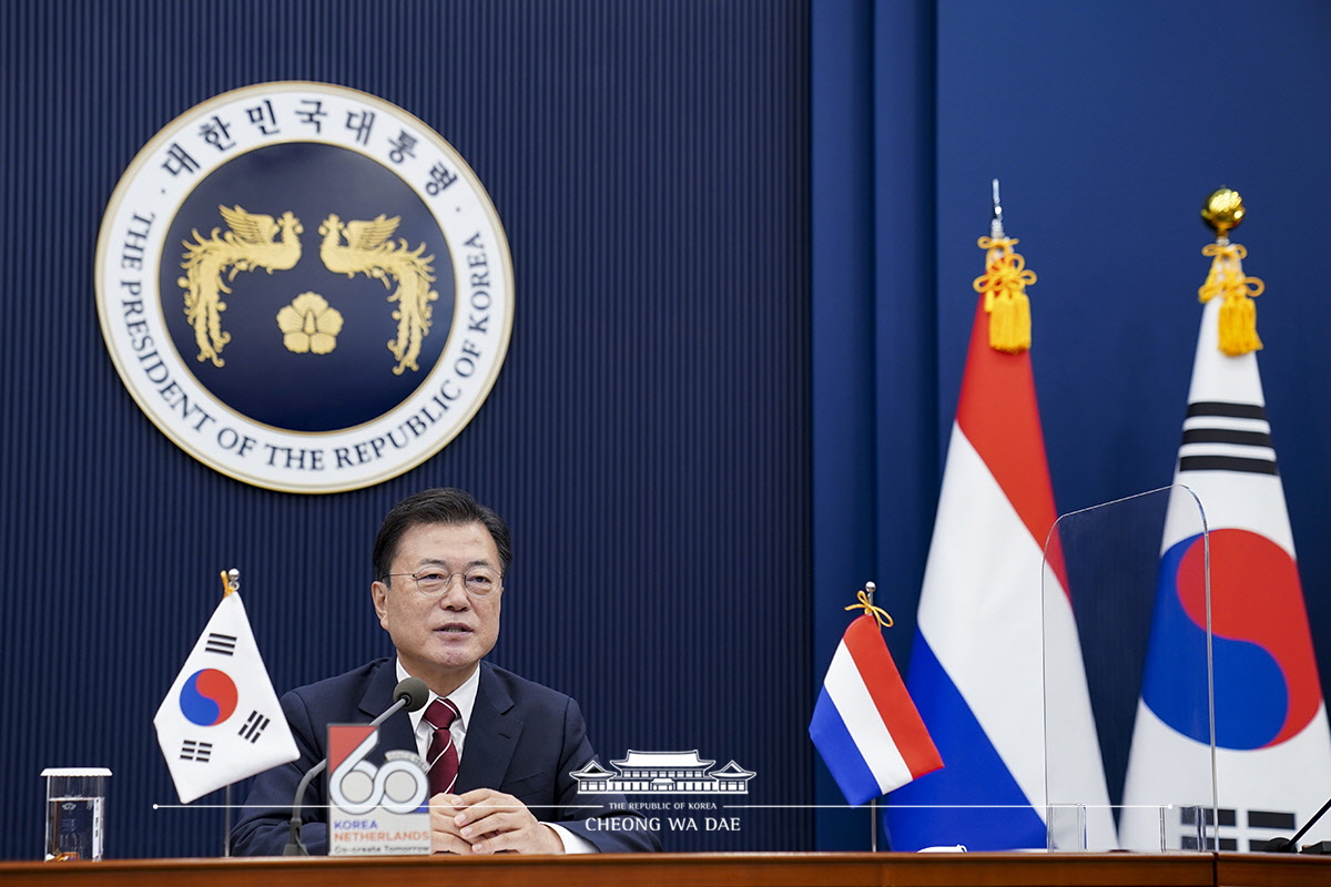 President Moon, Netherlands agree to boost semiconductor ties