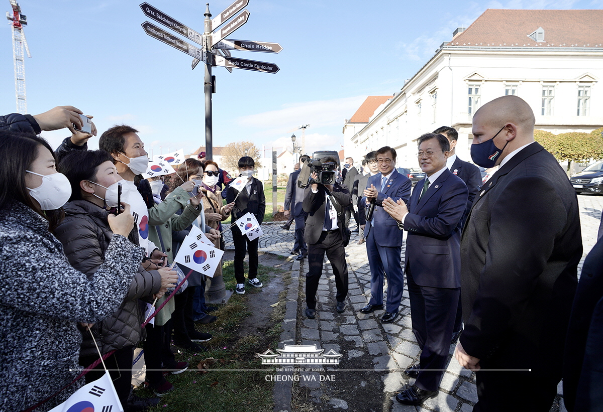 Meeting with members of the local Korean community welcoming the President to Budapest, Hungary 