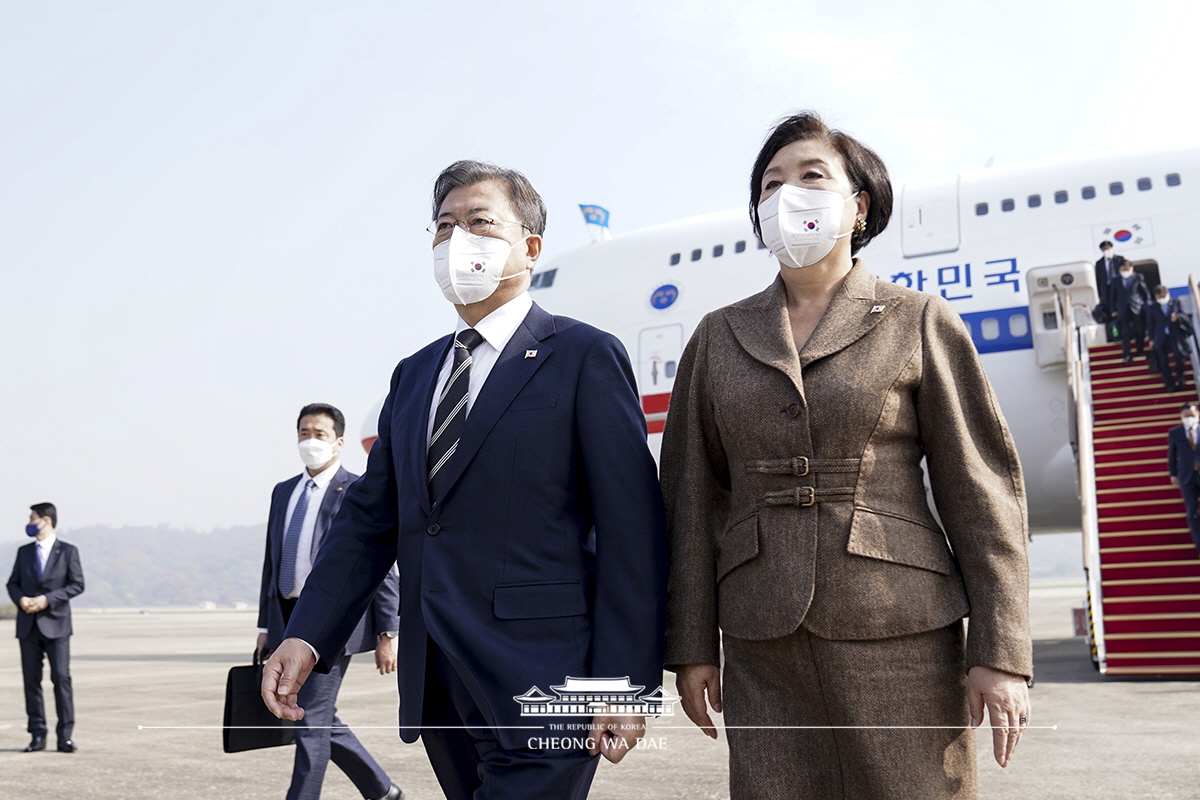 Arriving at Seoul Air Base 