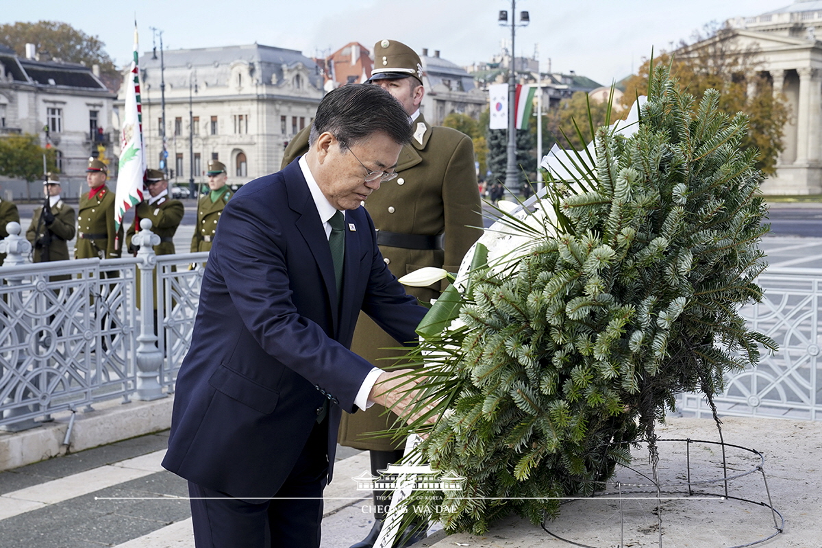 Laying a wreath at Heroes’ Square in Budapest, Hungary 