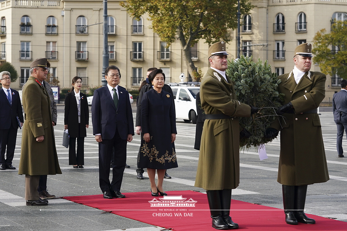 Laying a wreath at Heroes’ Square in Budapest, Hungary 