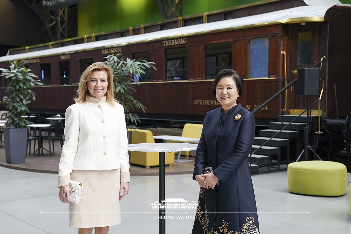 First Lady Kim Jung-sook visiting Eiffel Art Studios in Budapest, Hungary 