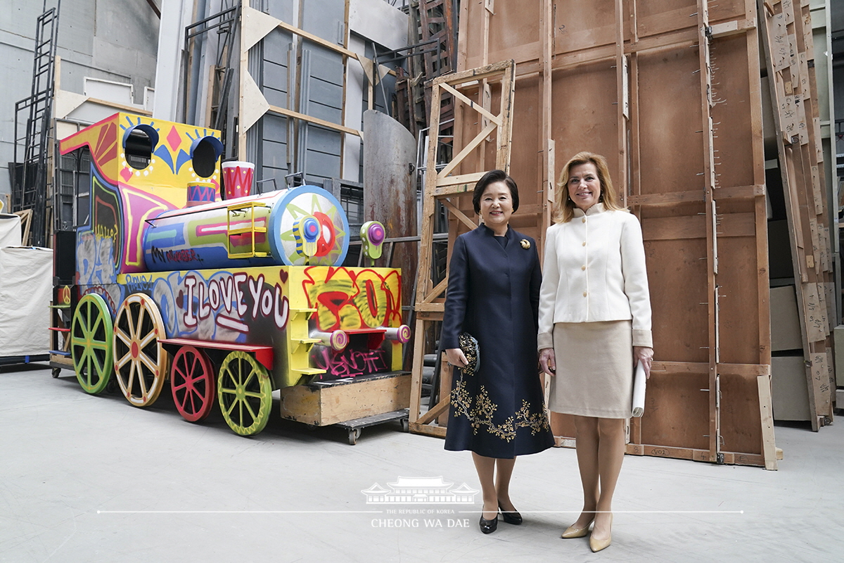 First Lady Kim Jung-sook visiting Eiffel Art Studios in Budapest, Hungary 