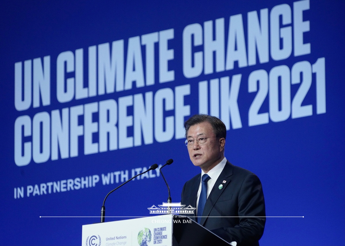 President pledges to cut Korea's emissions more than 40% by 2030