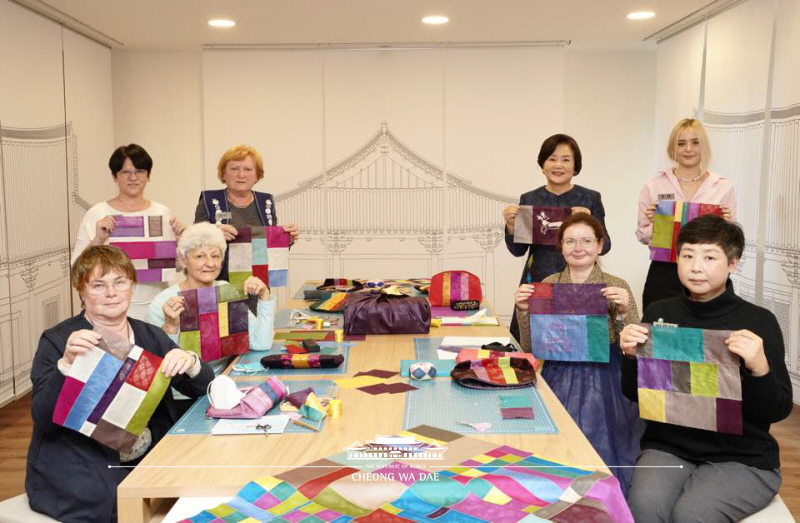 First Lady Kim Jung-sook visiting the Korean Cultural Center in Budapest, Hungary 