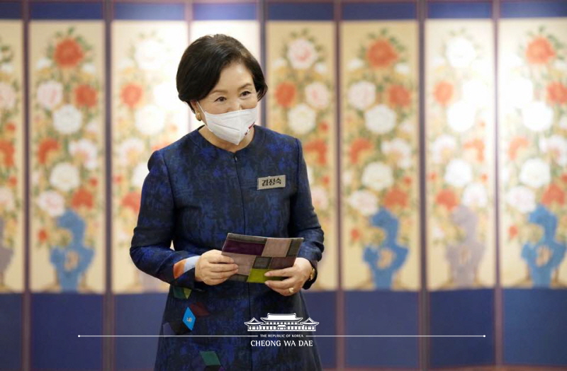 First Lady Kim Jung-sook visiting the Korean Cultural Center in Budapest, Hungary 