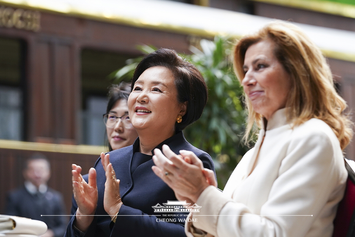 First Lady Kim Jung-sook visiting Eiffel Art Studios in Budapest, Hungary 