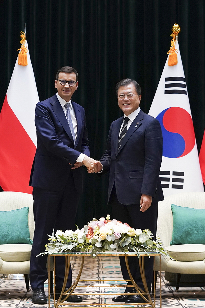 Attending the Korea-Poland Summit on the sidelines of the V4-Korea Summit in Budapest, Hungary 