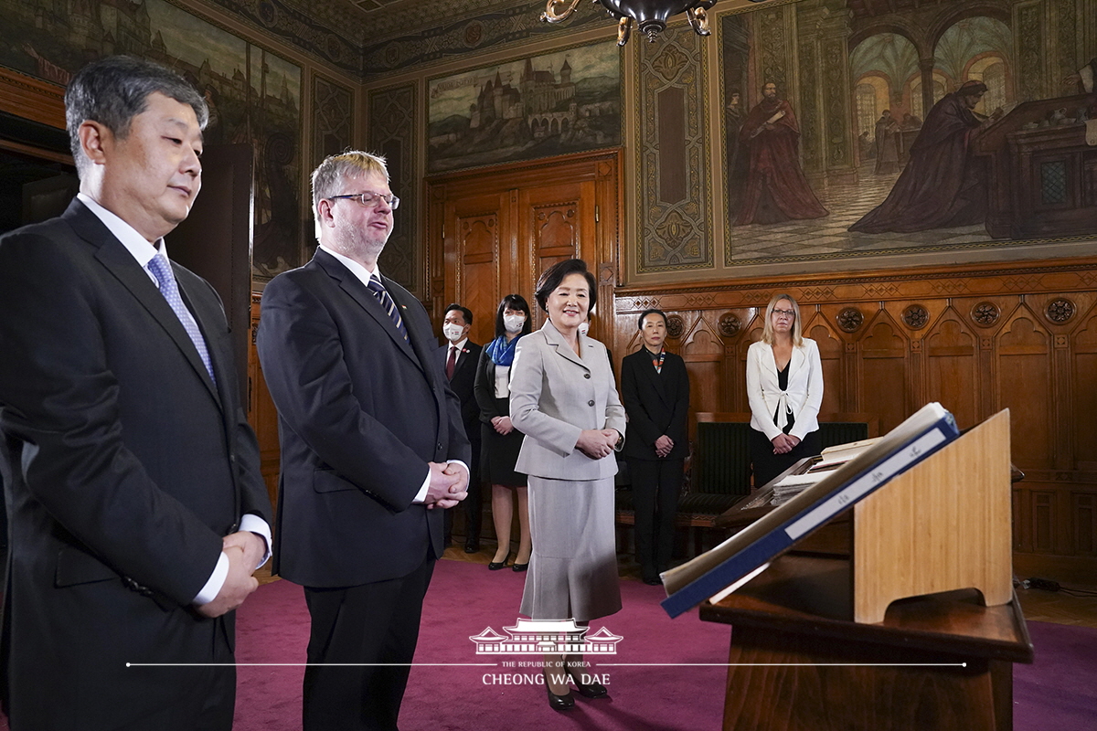 First Lady Kim Jung-sook visiting the National Archives of Hungary in Budapest 