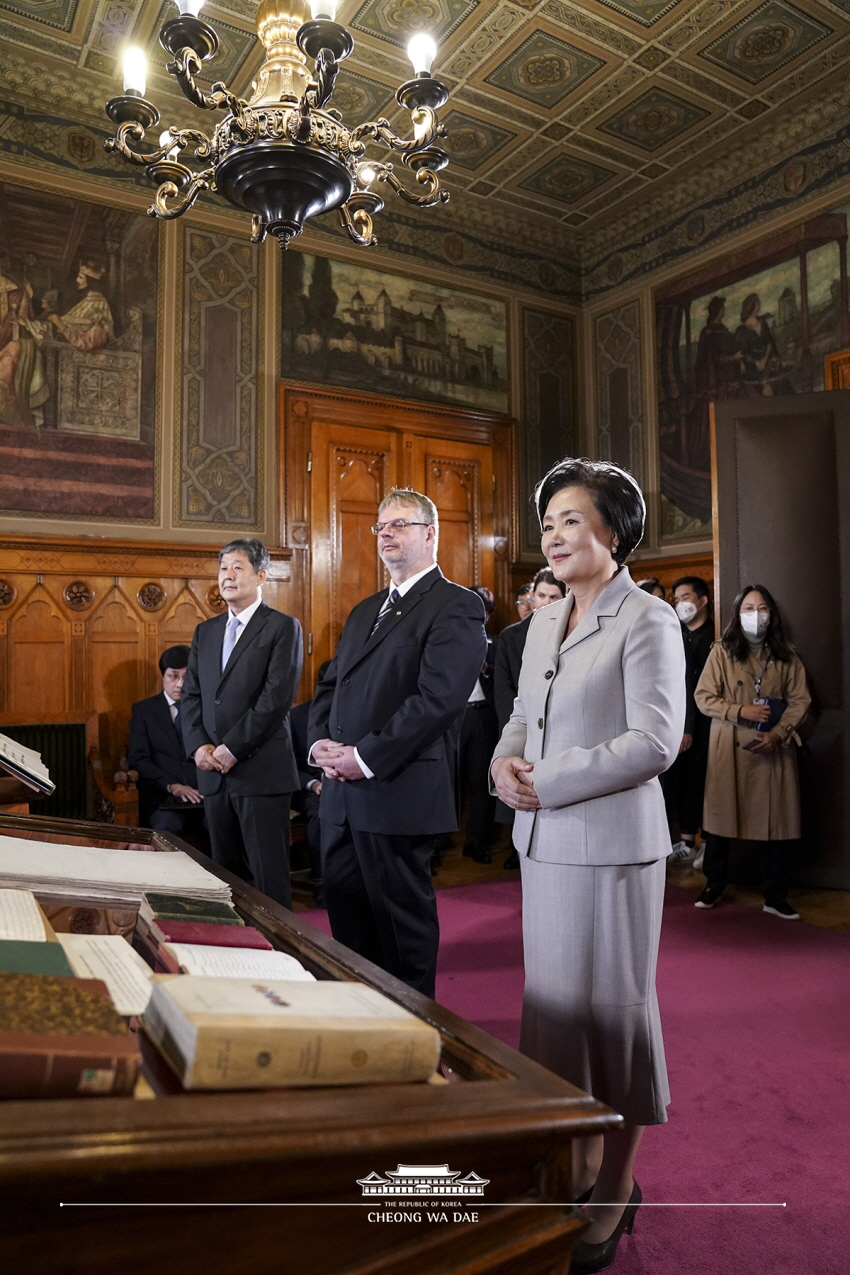 First Lady Kim Jung-sook visiting the National Archives of Hungary in Budapest 