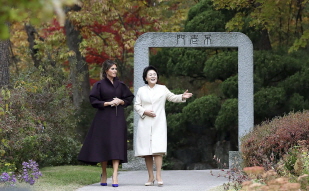 Meeting between First Lady Kim Jung-sook and U.S. First Lady Melania Trump 