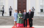 Official Visit to Germany: Meeting with German President Frank-Walter Steinmeier and Posing for Commemorative Photos 