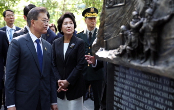 Laying a Wreath at the Jangjin (Chosin) Reservoir Battle Monument 