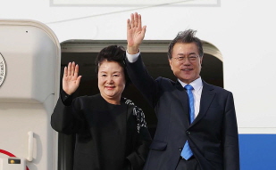 Attending a Departure Ceremony at Seoul Air Base for His Trip to New York City To Attend the 72nd Session of the U.N. General Assembly 