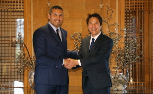 Presidential Chief of Staff Im Jong-seok meeting with H.E. Khaldoon Khalifa Al Mubarak, Chairman of the Executive Affairs Authority of the Government of Abu Dhabi, the United Arab Emirates