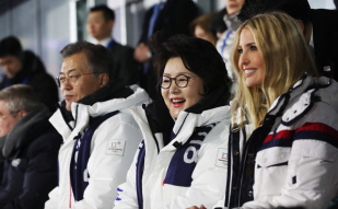 Attending the closing ceremony of the PyeongChang 2018 Olympic Winter Games 