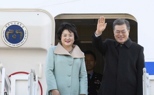 Departure from Seoul Air Base in Seongnam, Gyeonggi-do Province, for his state visit to China