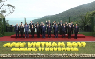 Attending the APEC Economic Leaders’ Meeting and posing for a group photo