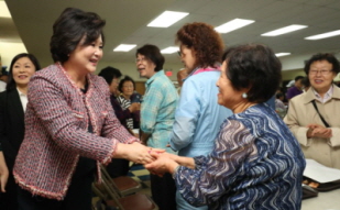 72nd Session of the U.N. General Assembly: First Lady Kim Jung-sook Visiting the Korean American Senior Center in Flushing 