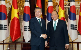 Meeting with Prime Minister of Vietnam Nguyen Xuan Phuc