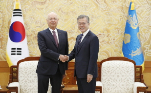 Meeting with World Economic Forum Executive Chairman Klaus Schwab at Cheong Wa Dae