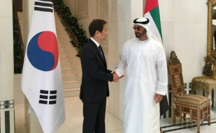 Presidential Chief of Staff Im Jong-seok making a courtesy call on His Highness Sheikh Mohamed bin Zayed Al Nahyan, the Crown Prince of Abu Dhabi, the United Arab Emirates 