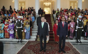 Official welcoming ceremony at the Bogor Presidential Palace