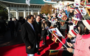 Official welcoming ceremony at Cheong Wa Dae for Sri Lankan President Maithripala Sirisena, who is on a state visit 