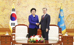 Meeting with Vice Premier of the People`s Republic of China Liu Yandong at Cheong Wa Dae