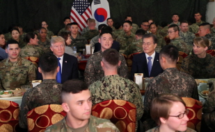 Joint visit to Camp Humphreys by the President and U.S. President Donald Trump 