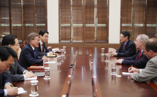 Meeting with U.S. Senator Dick Durbin, the Democratic Whip, at Cheong Wa Dae