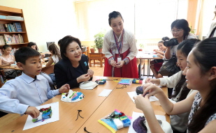 First Lady Kim Jung-sook Visiting the Culture Center for Ethnic Koreans in Russia