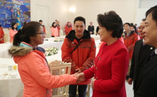 First Lady Kim Jung-sook hosting a luncheon for Korean-Indonesian young people visiting their father’s country for the first time