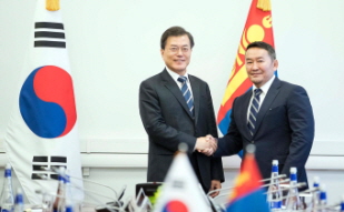 Third Eastern Economic Forum: Summit with Mongolian President Khaltmaa Battulga