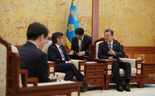 Meeting with President Luis Alberto Moreno of the Inter-American Development Bank (IDB) at Cheong Wa Dae 