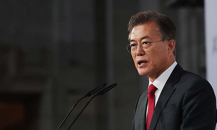 문재인 대통령이 2017년 7월 6일 옛 베를린시청 베어홀에서 열린 쾨르버재단 초청연설에서 한반도 평화 구축에 대한 정책 방향을 발표하고 있다. 청와대