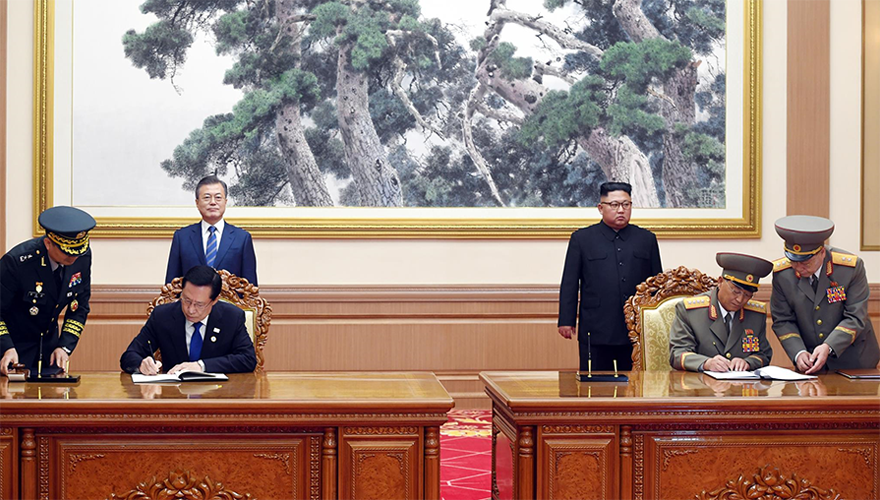 '역사적인 판문점선언 이행을 위한 군사 분야 합의서' 체결