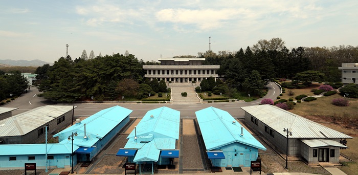 남북고위급회담이 북한의 제의로 13일 판문점 북측지역인 통일각에서 열린다. 사진은 지난 4월 남북정상회담이 열린 판문점의 모습. 남북정상회담준비위원회