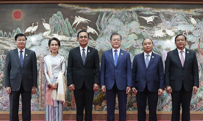 crop_20191127_2019 ASEAN-ROK Commemorative Summit_1.jpg