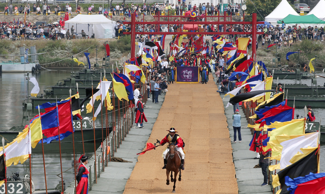 King_Jeongjo_Tomb_Parade_Article_main.jpg